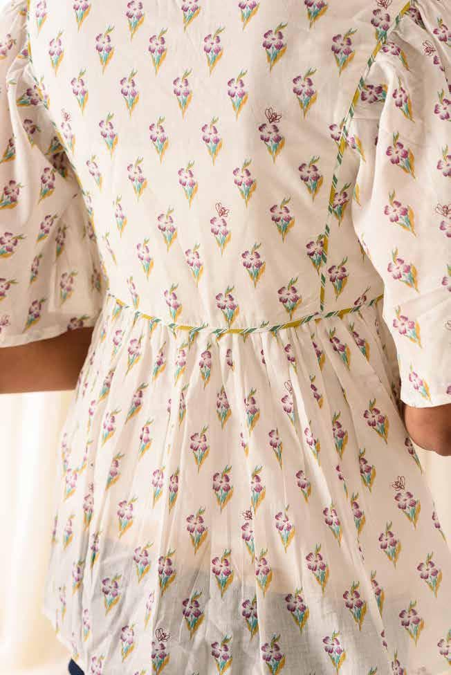 SIMPLE TIE KNOT FLARE SLEEVES SHORT TOP.