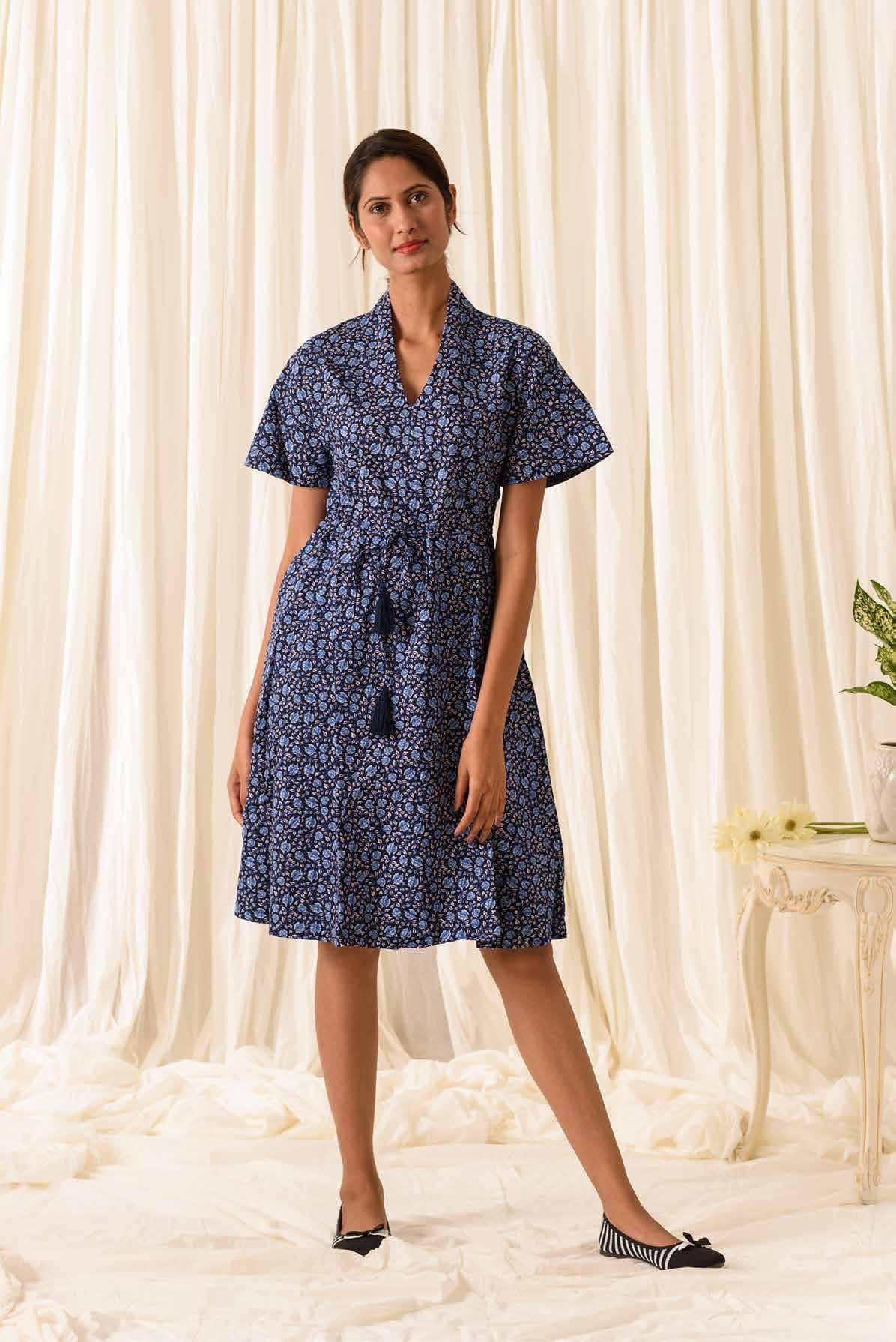 SHORT SLEEVES PRINTED DRESS WITH TIE AT FRONT