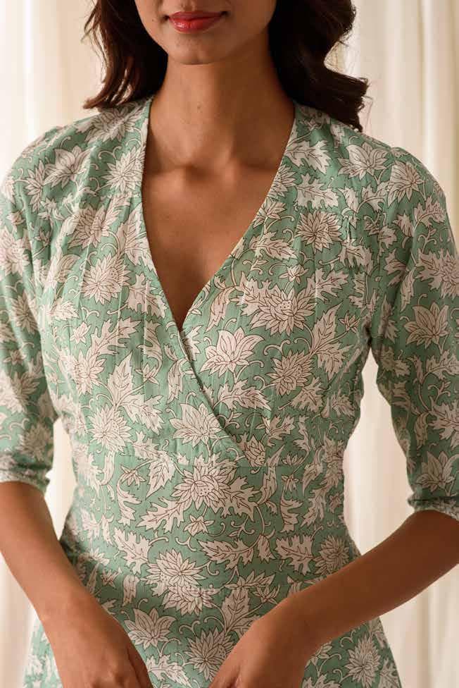 FITTED V NECK SHORT DRESS