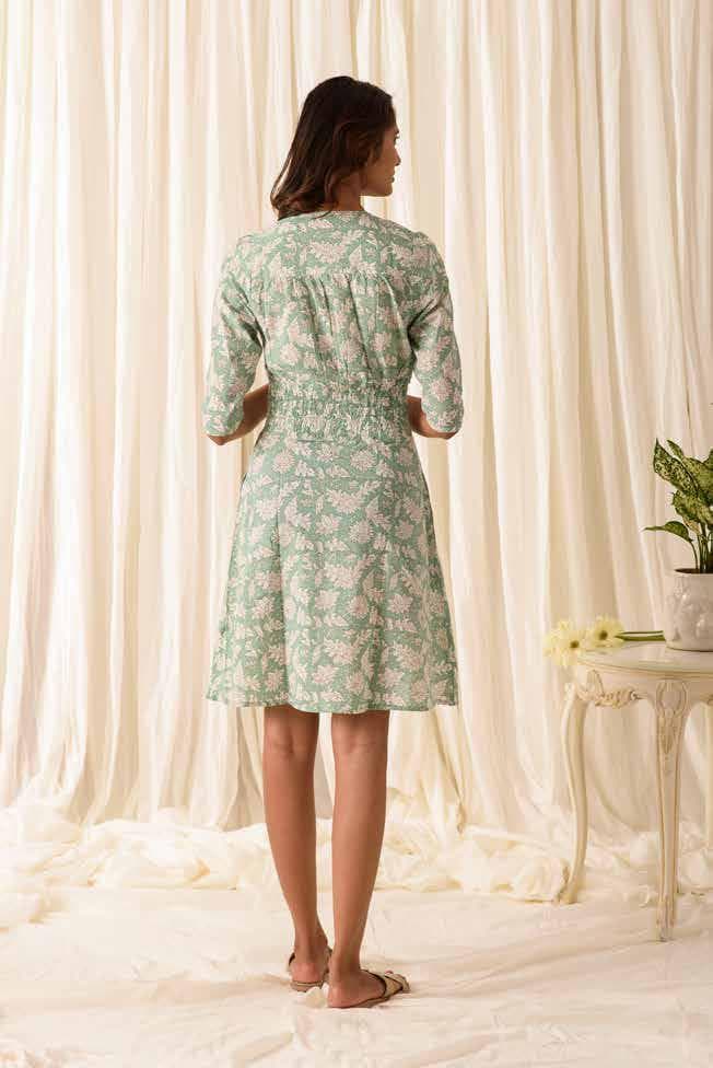 FITTED V NECK SHORT DRESS