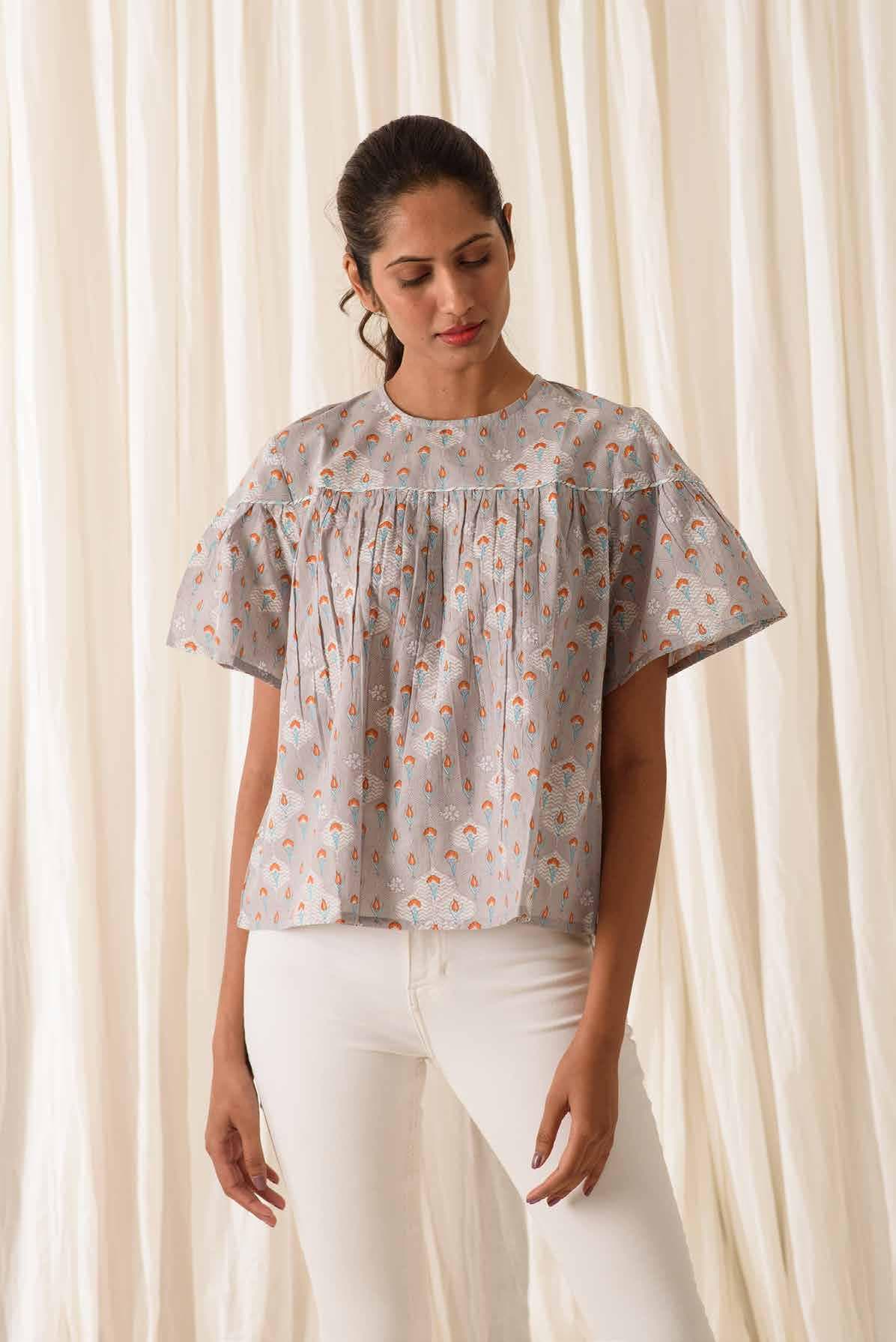 SHORT FLARED SLEEVES TOP