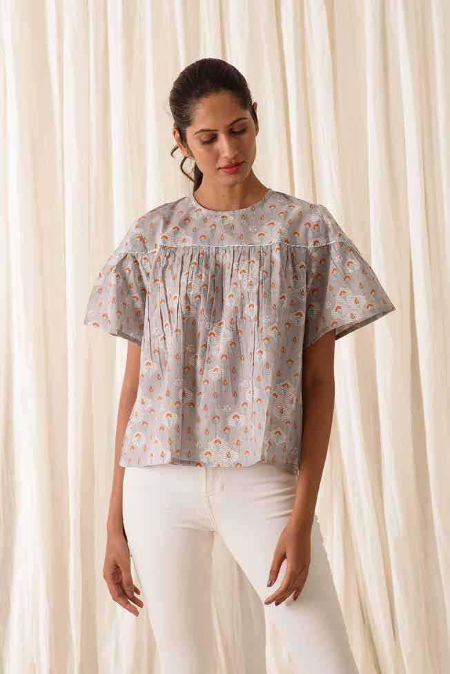 SHORT FLARED SLEEVES TOP