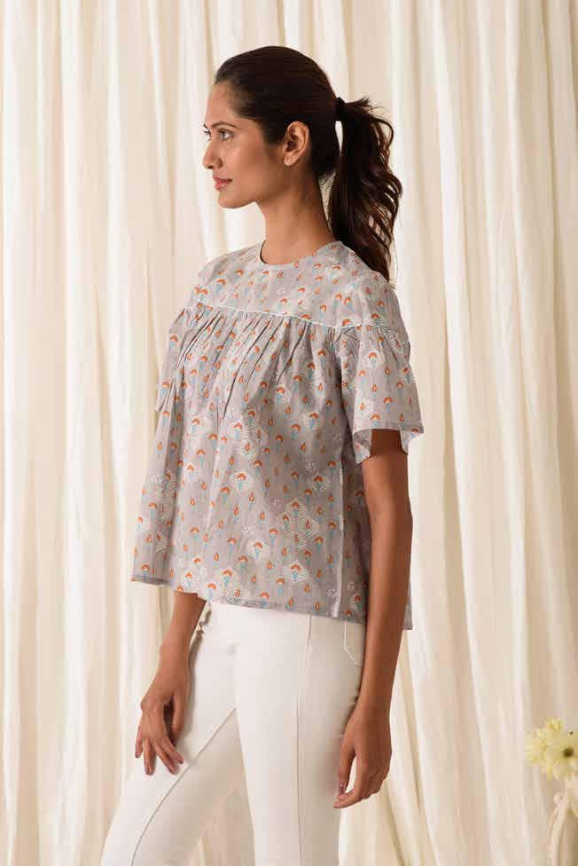SHORT FLARED SLEEVES TOP