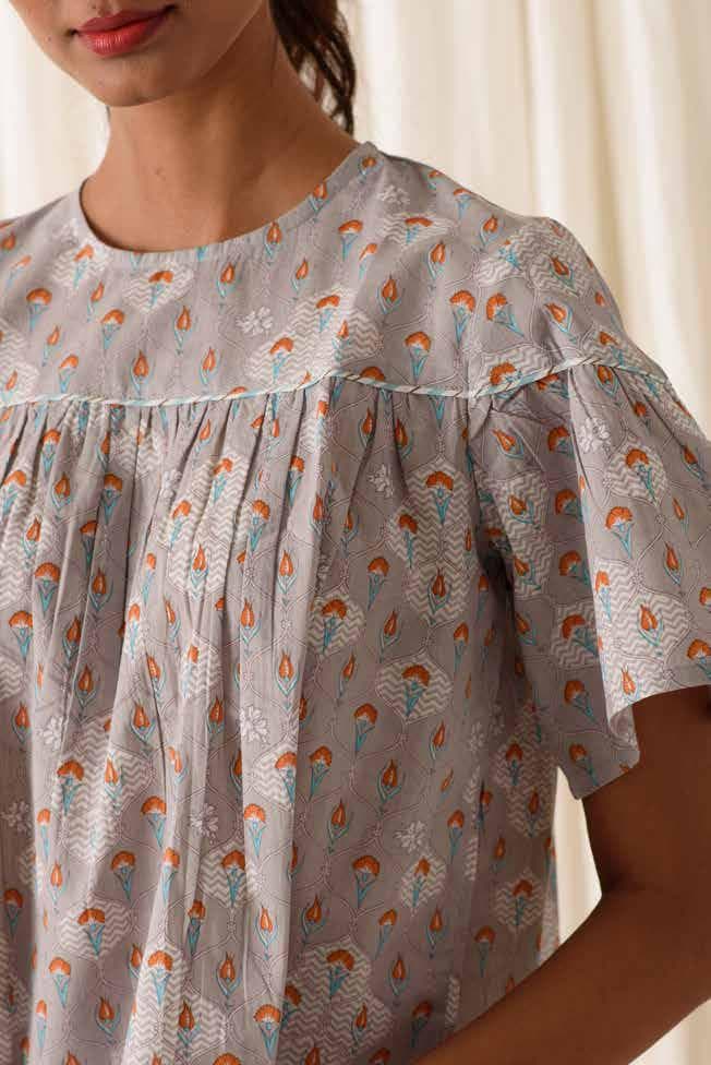 SHORT FLARED SLEEVES TOP