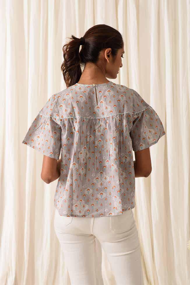 SHORT FLARED SLEEVES TOP