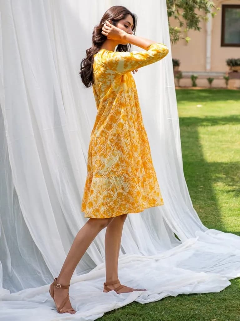 YELLOW TIE AND DYE COTTON EMBROIDERED TIERED DRESS