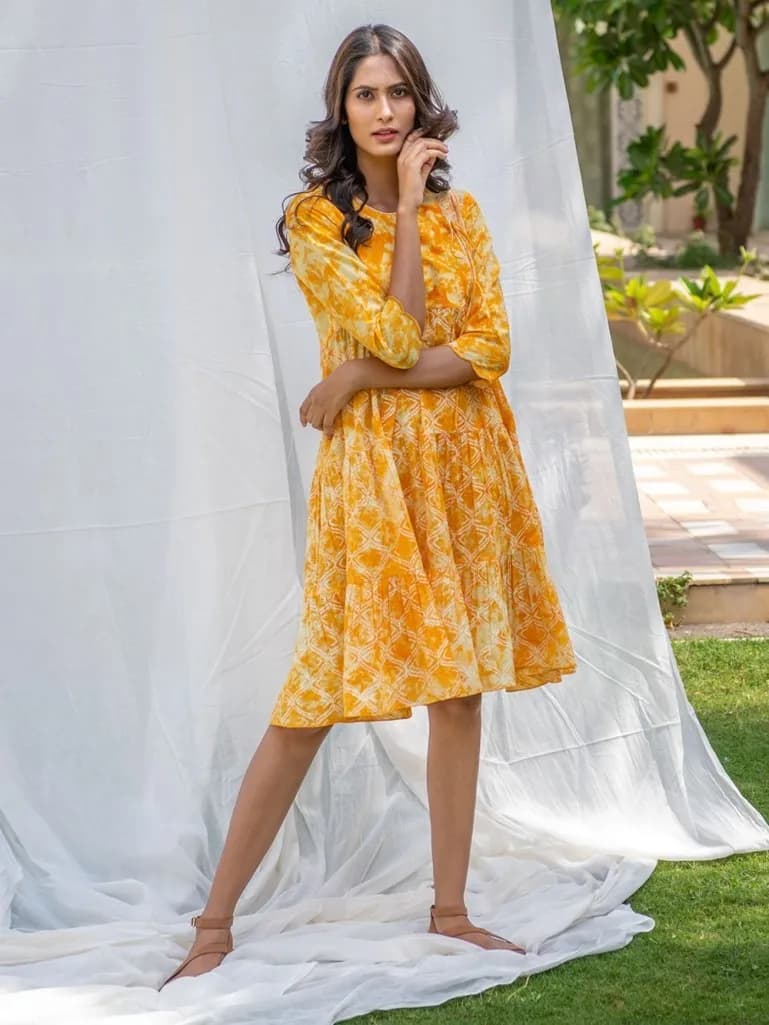 YELLOW TIE AND DYE COTTON EMBROIDERED TIERED DRESS