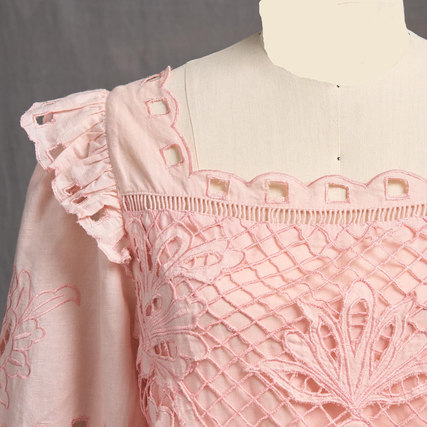 PINK EMBROIDERYTOP