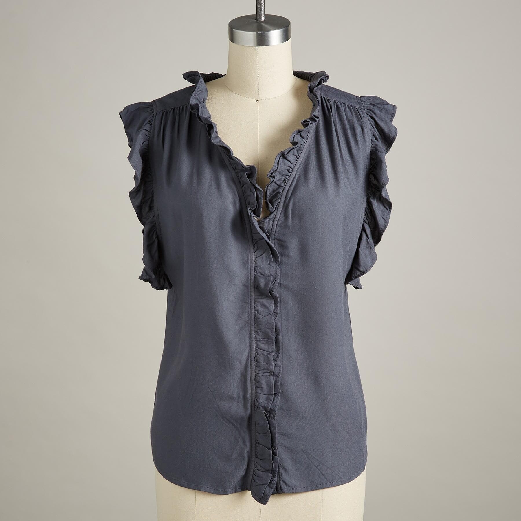 BLACK RUFFLE TOP