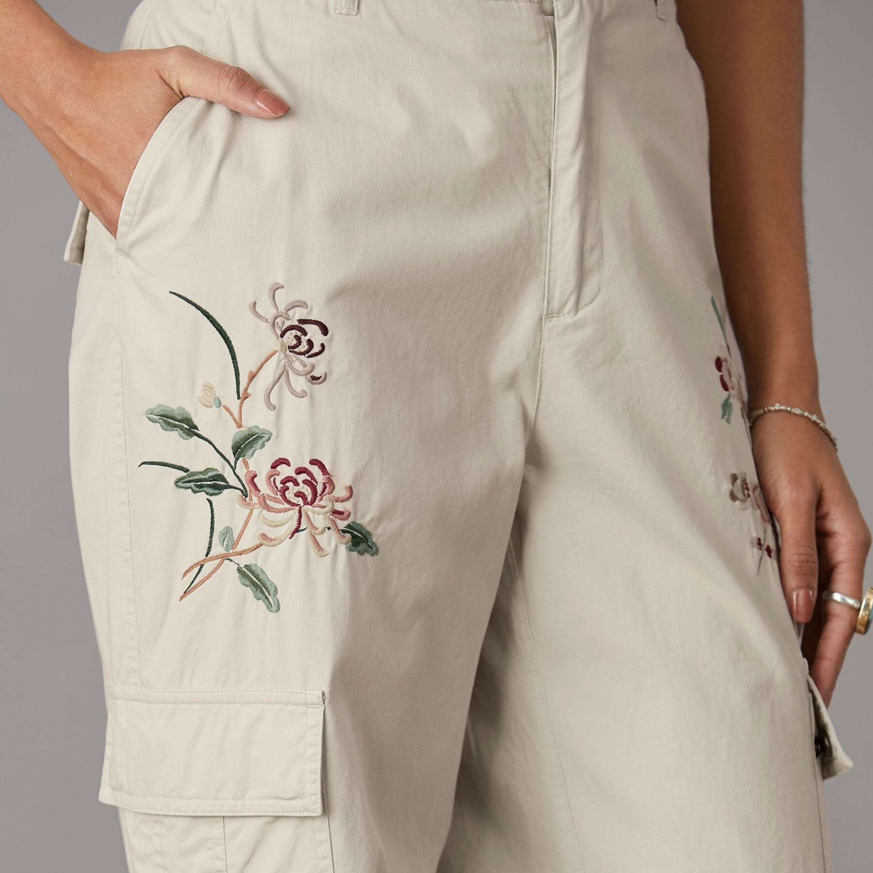 STONE COLOUR FLOWER EMBROIDERD PANT