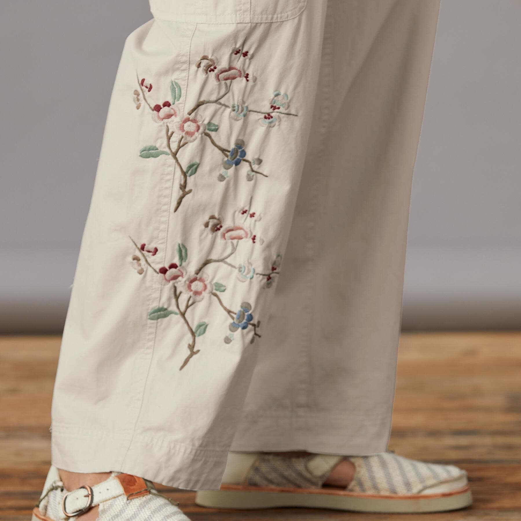 STONE COLOUR FLOWER EMBROIDERD PANT