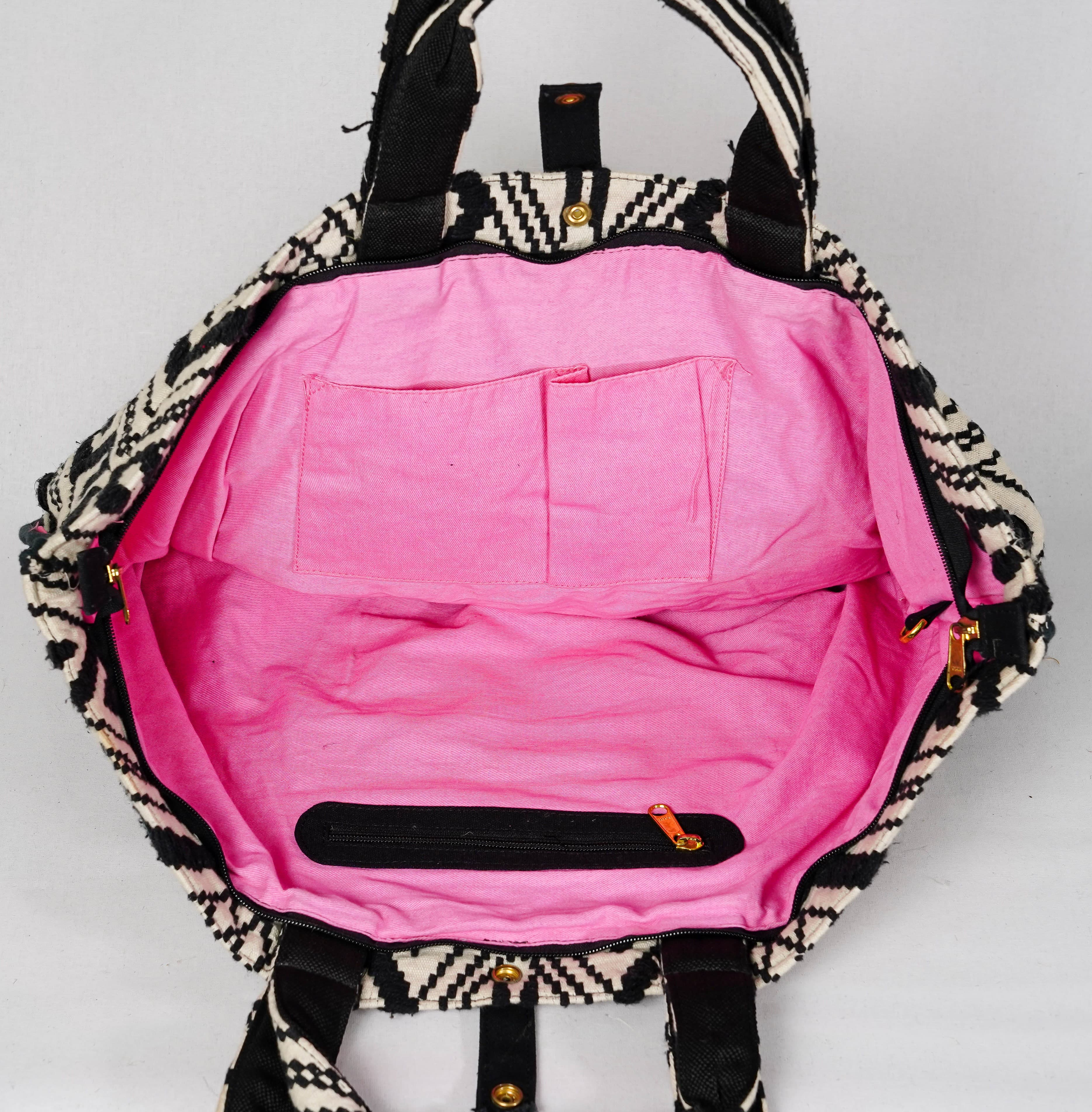 BLACK AND WHITE JACQUARD TOTE BAG