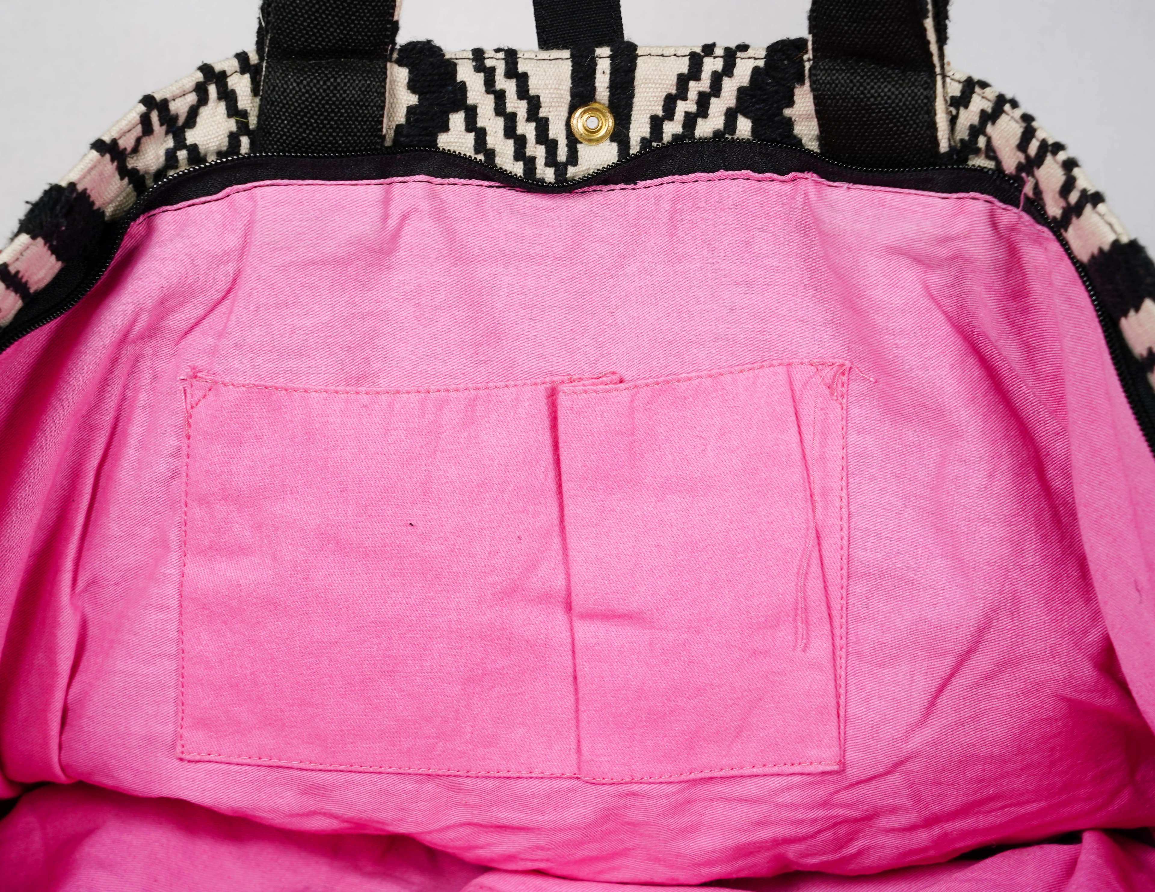 BLACK AND WHITE JACQUARD TOTE BAG