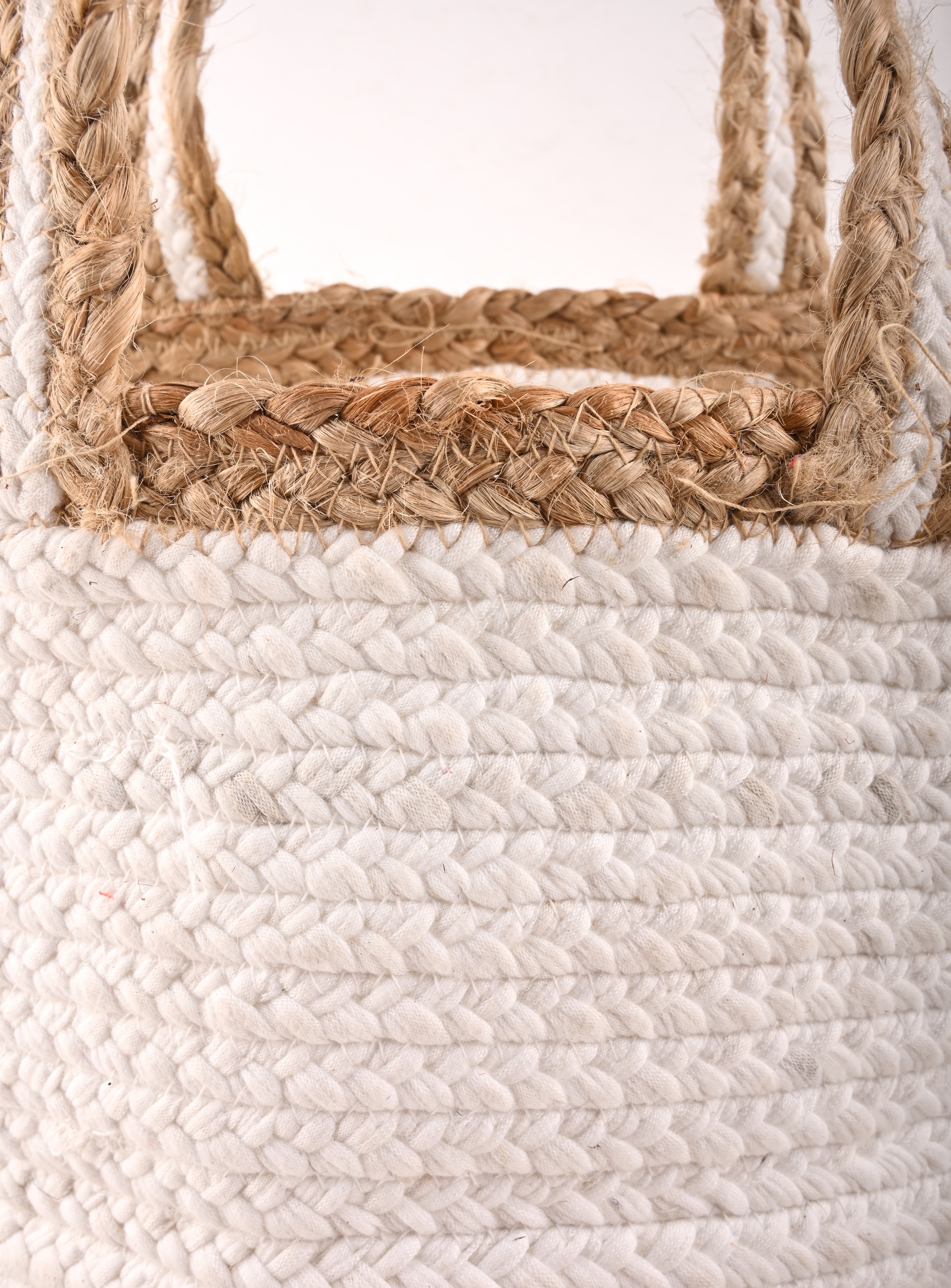 WHITE JUTE BRAIDED TOTE BAG