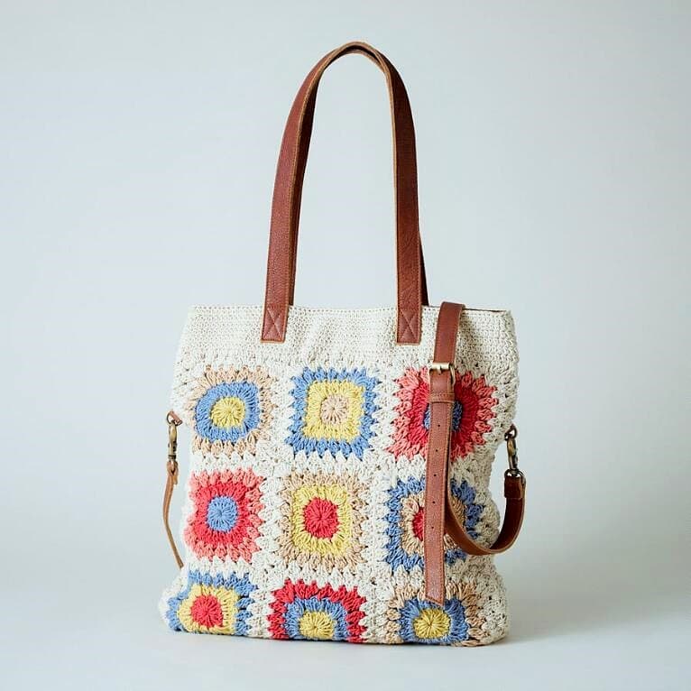 WHITE CROCHET TOTE BAG WITH LEATHER HANDLE