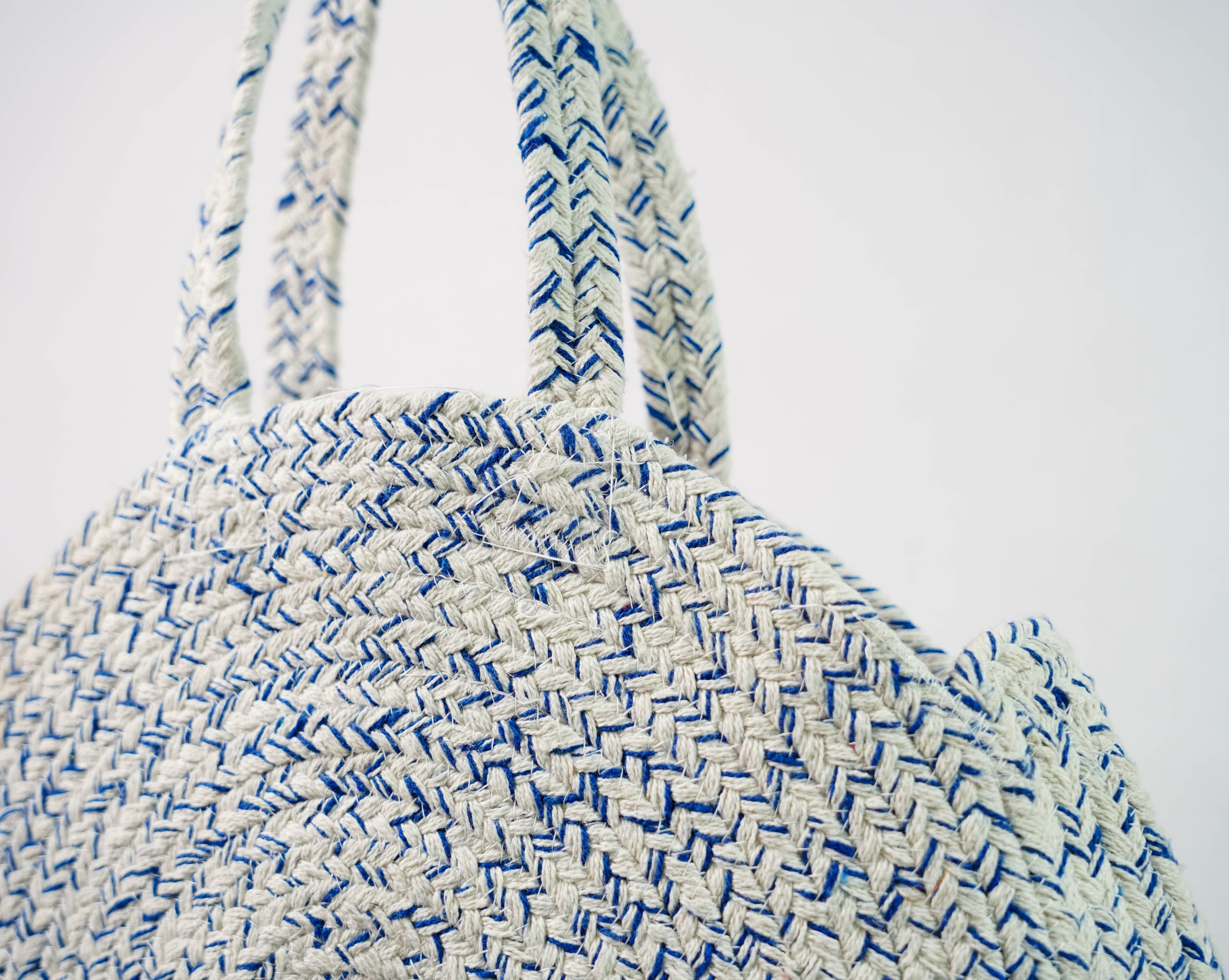 BLUE AND WHITE COTTON WOVEN ROUND BAG