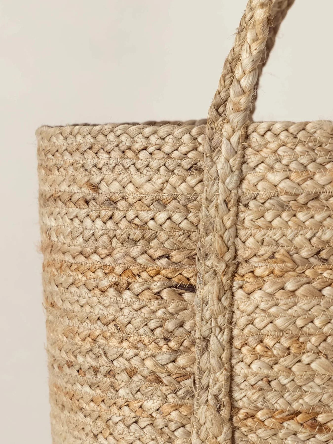 NATURAL BRAIDED JUTE BASKET
