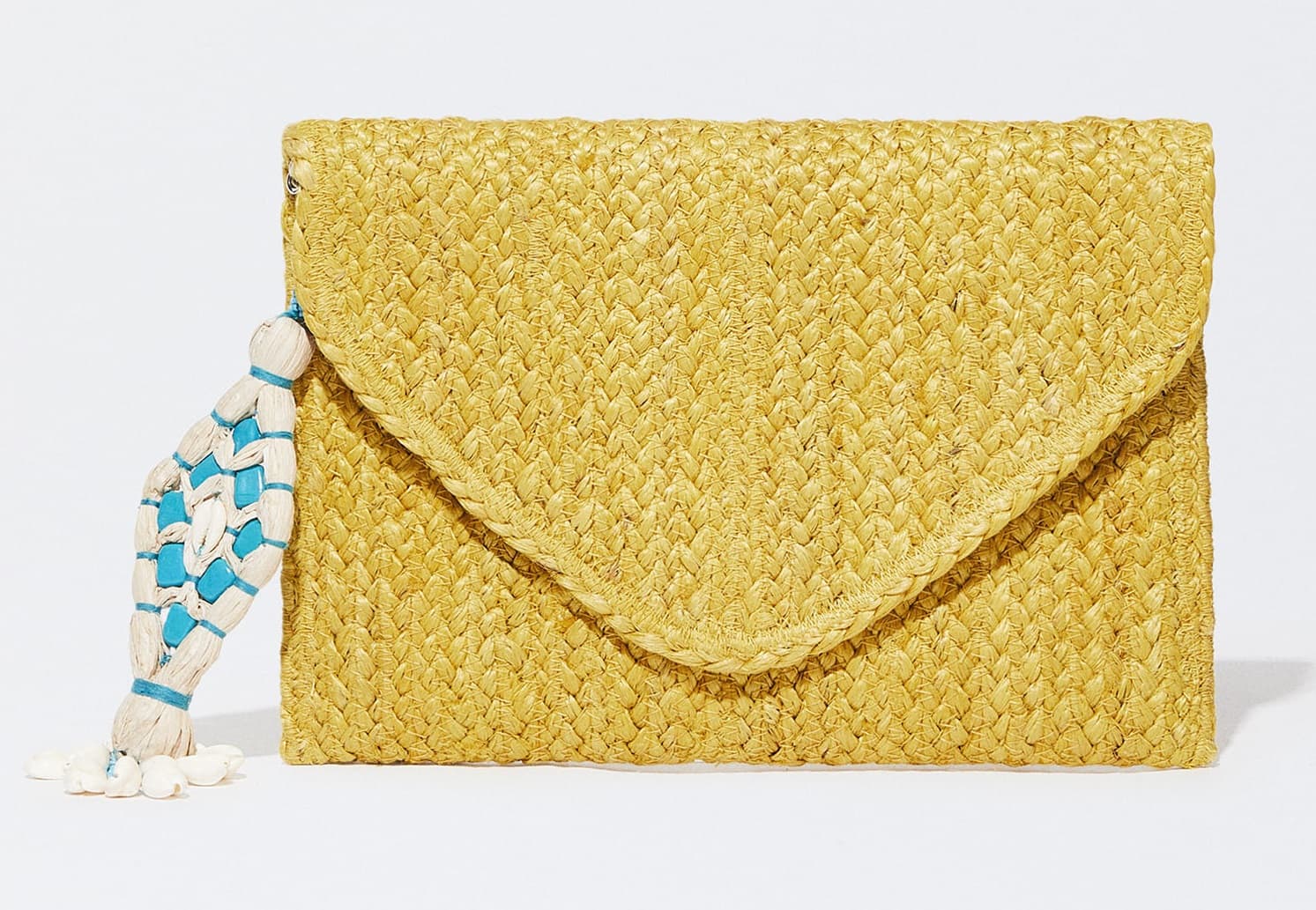 NATURAL BRAIDED JUTE ENVELOPE CLUTCH WITH RAFFIA PENDENT