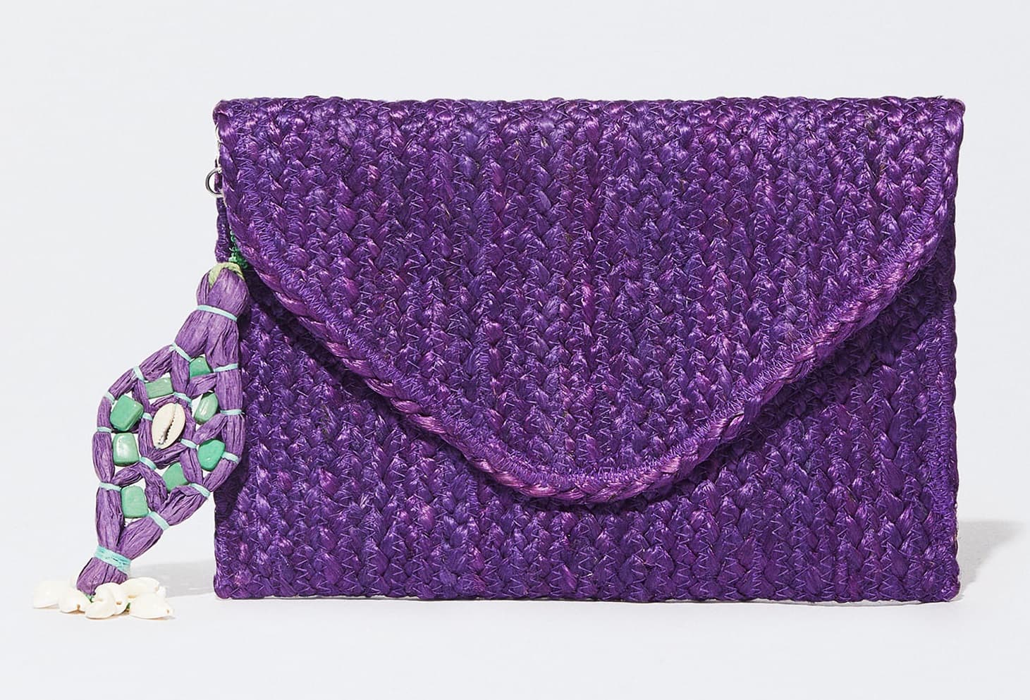 NATURAL BRAIDED JUTE ENVELOPE CLUTCH WITH RAFFIA PENDENT