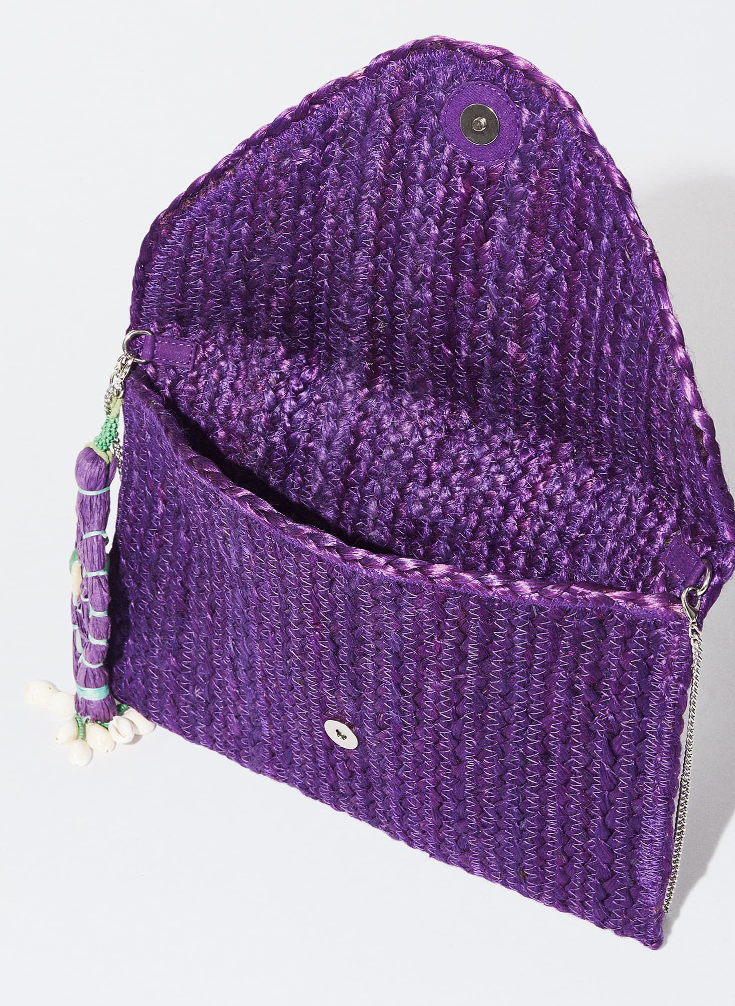 NATURAL BRAIDED JUTE ENVELOPE CLUTCH WITH RAFFIA PENDENT