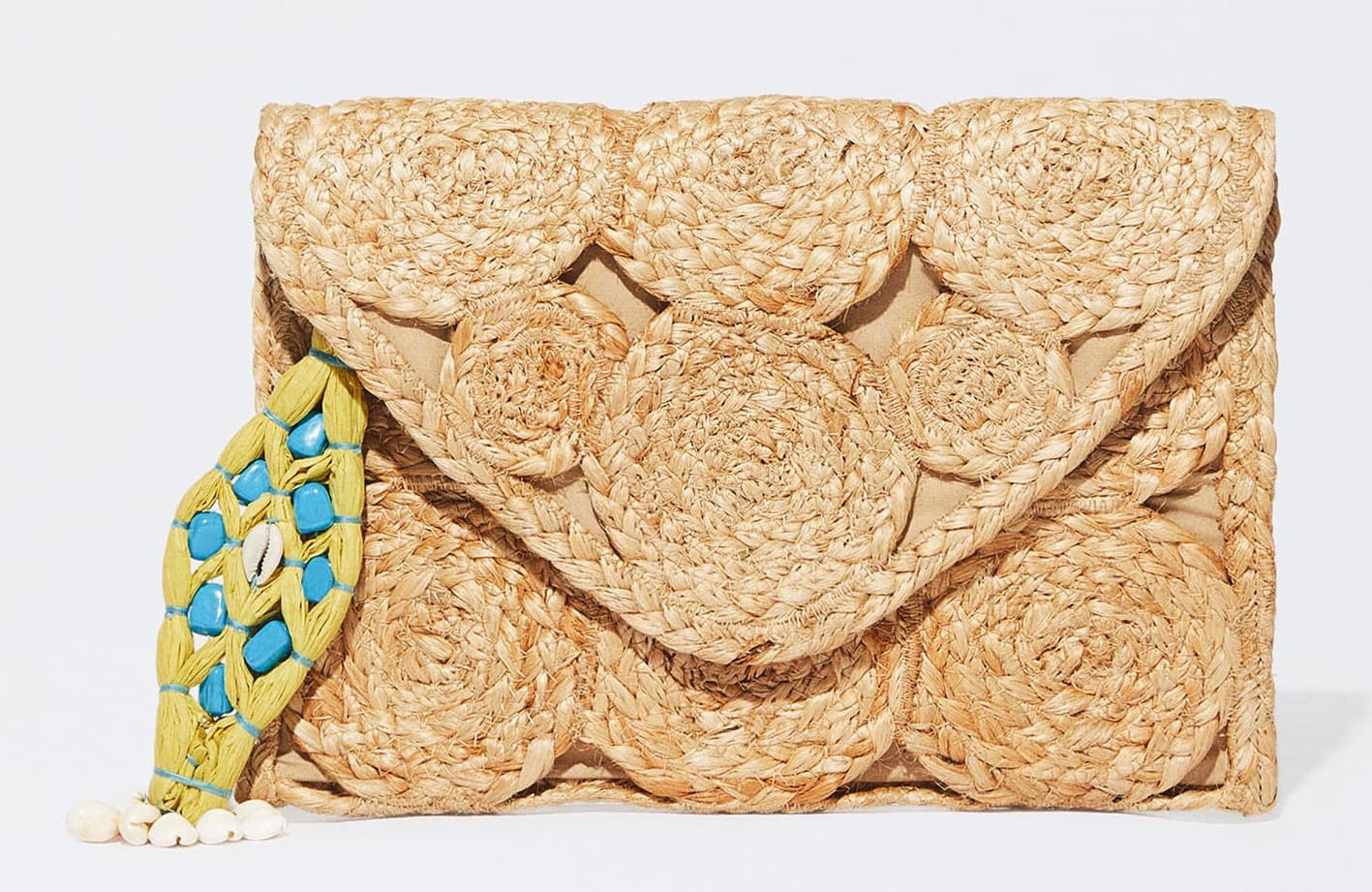 CIRCLE DESIGN JUTE ENVELOPE CLUTCH WITH RAFFIA PENDENT