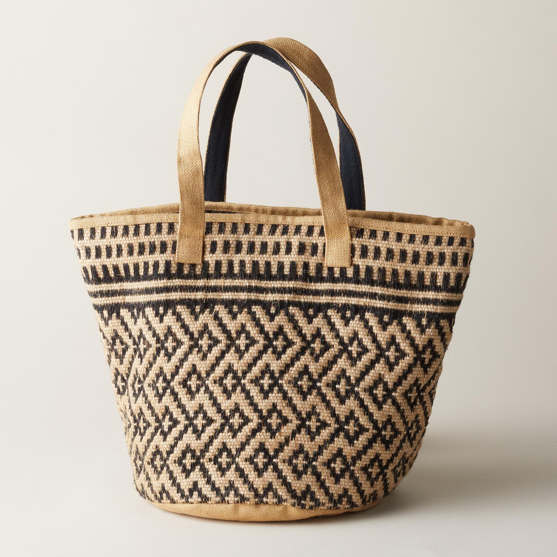 BLACK AND NATURAL WOVEN JUTE TOTE BAG