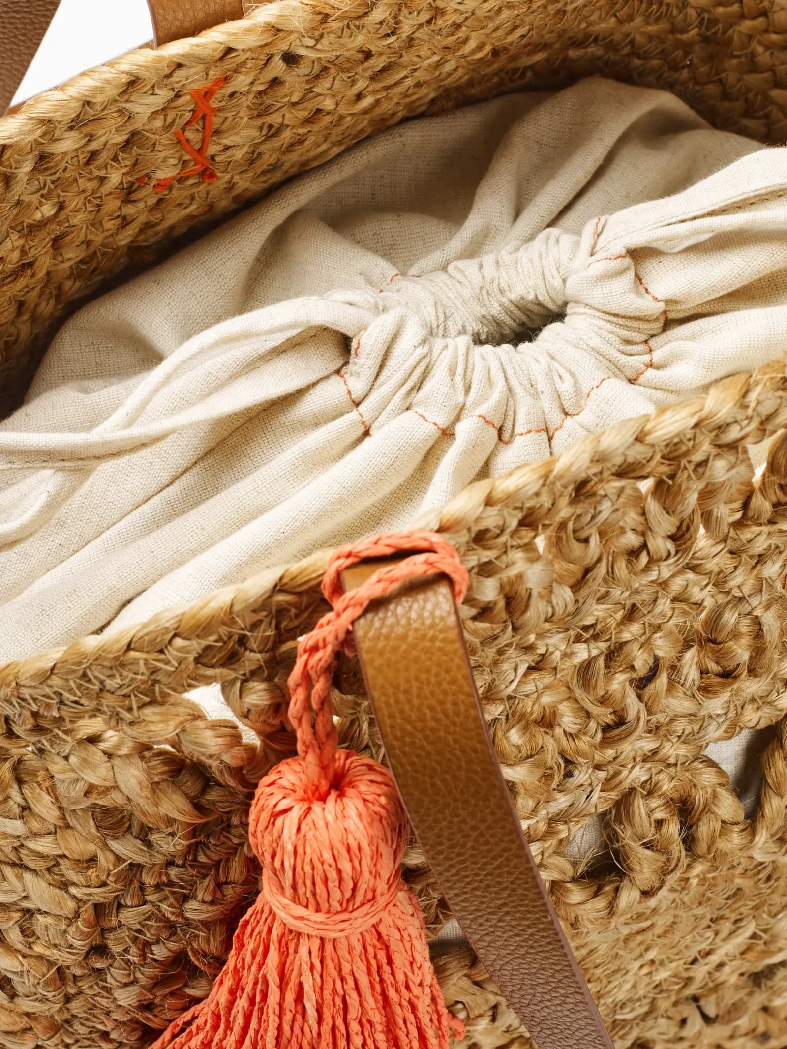JUTE BRAIDED ROUND TOTE BAG WITH LEATEHR STRAP AND TASSEL