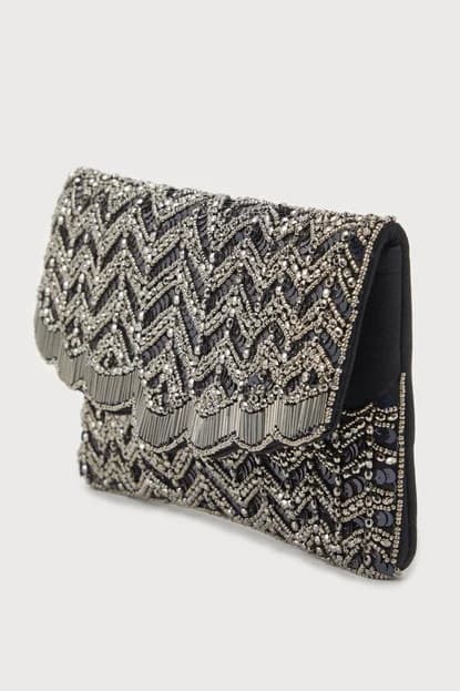 AESTHETIC BLACK SEQUIN BEADED SCALLOPED CLUTCH