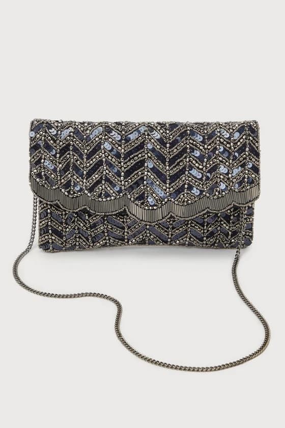 AESTHETIC BLACK SEQUIN BEADED SCALLOPED CLUTCH