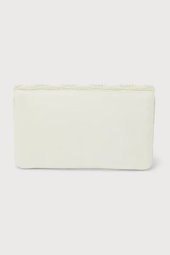 WHITE-PEARL-BEADED-CLUTCH