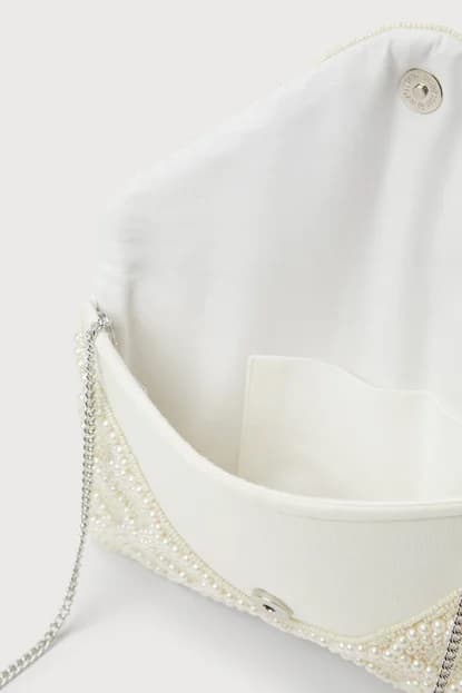 WHITE-PEARL-BEADED-CLUTCH