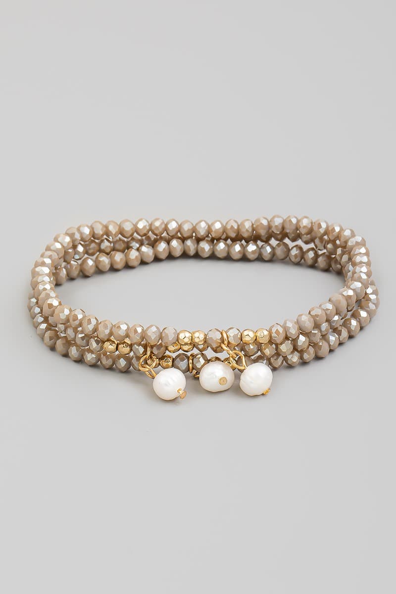 GLASS BEADED BRACELET WITH PEARL CHARM