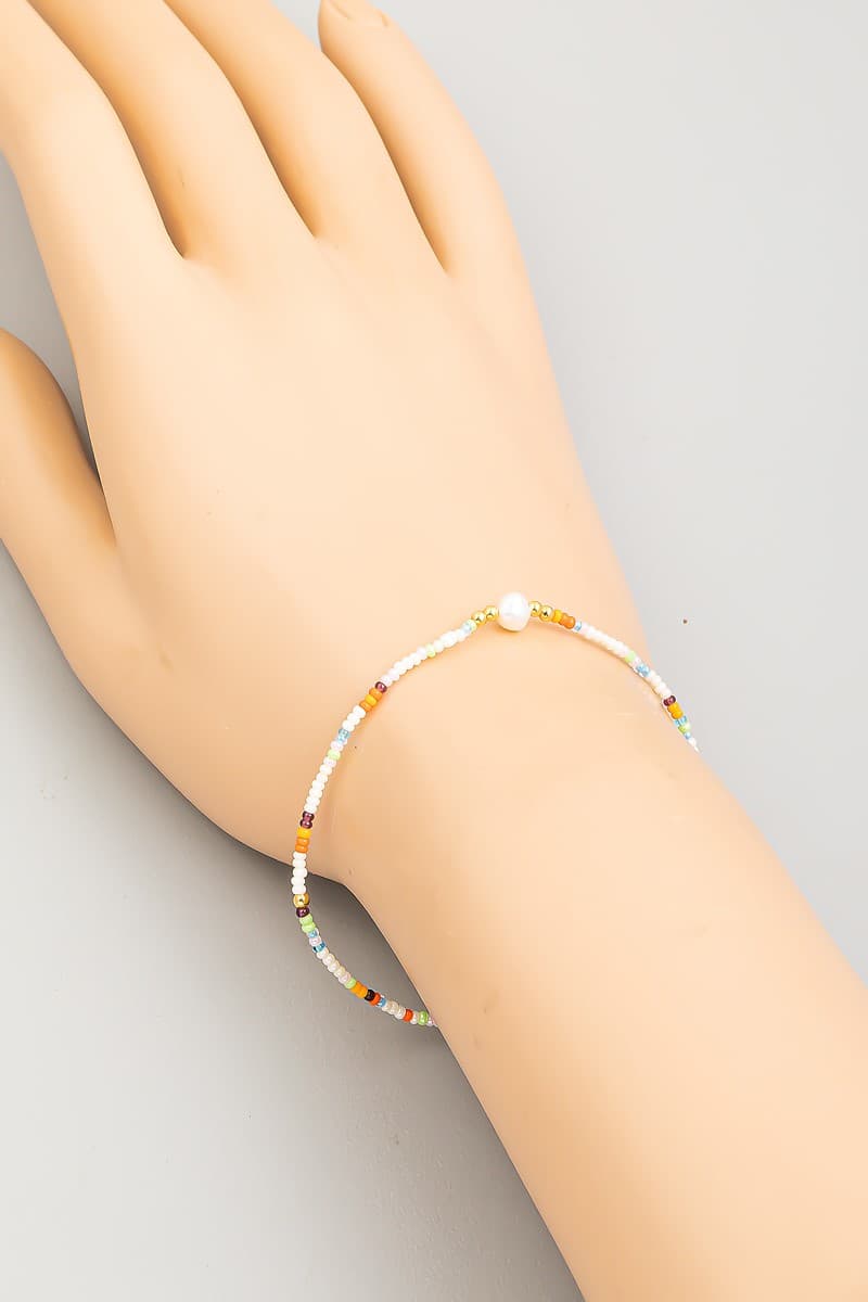 WHTE MULTI BEADED STRETCH BRACELET