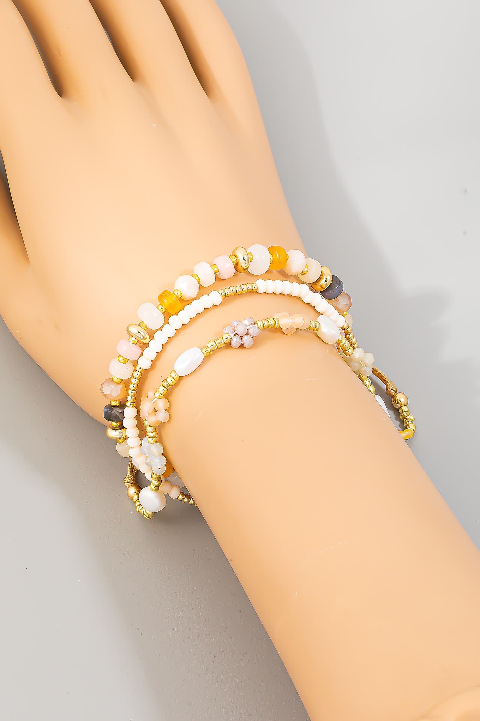 ASSORTED GLASS BEAD ADJUSTABLE BRACELET
