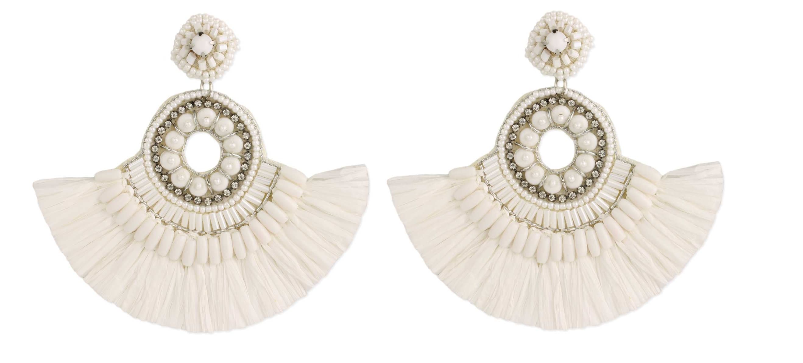 WHITE ROUND BEADED EARRING WITH RAFFIA FRINGES