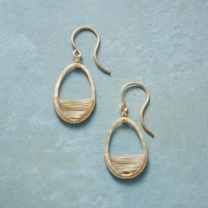 GOLD OVAL SHAPE EARRING