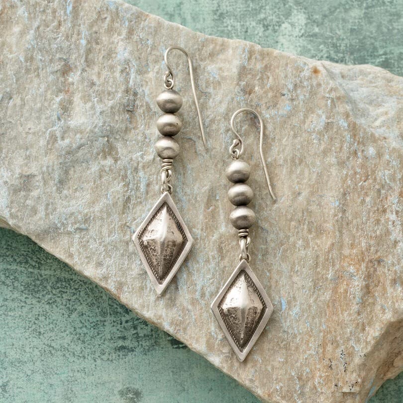 ARROW SHAPE SILVER METAL EARRING