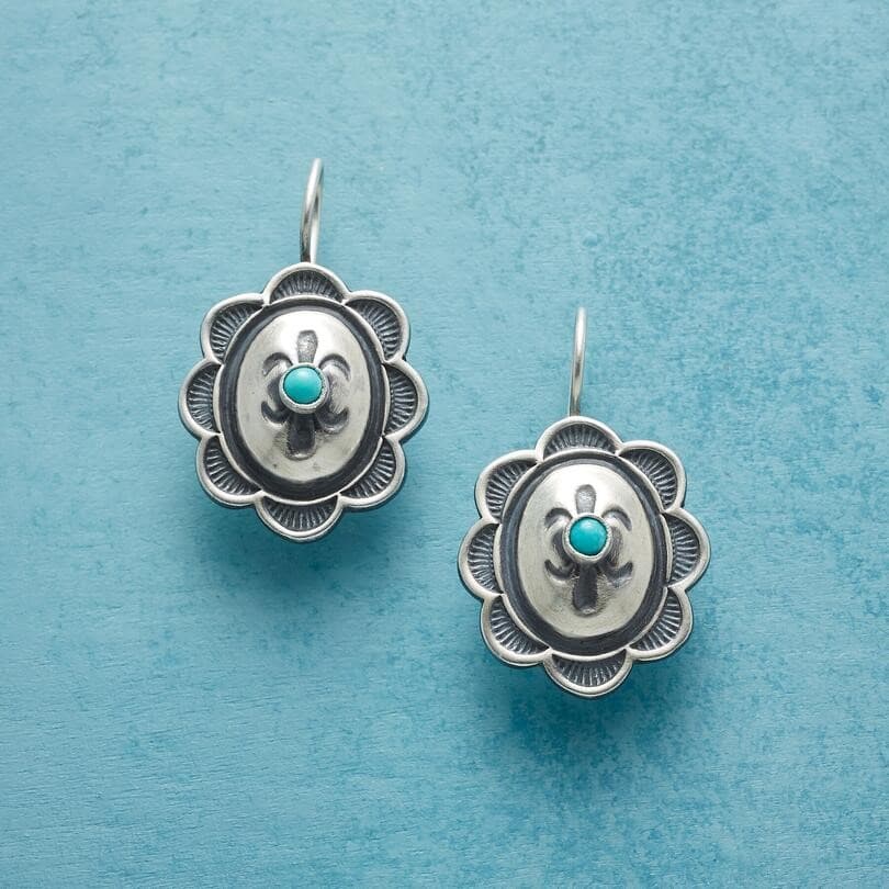 FLOWER SHAPE SILVER METAL SHORT EARRING