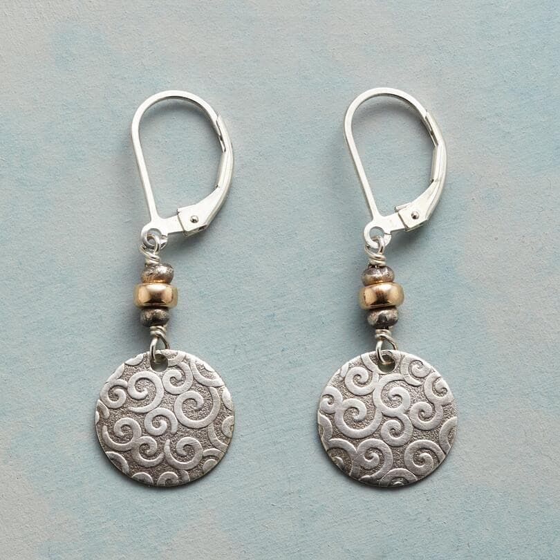 CURL DESIGN ROUND SHAPE DANGEL EARRING