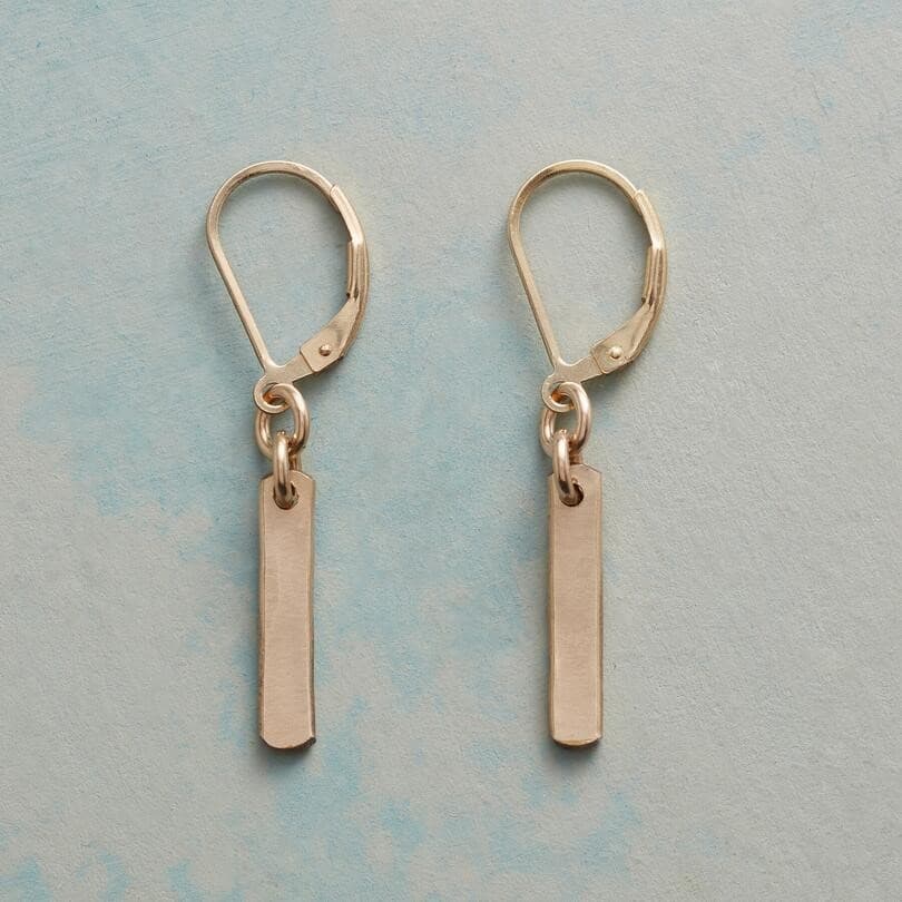 GOLD METAL DANGEL EARRING