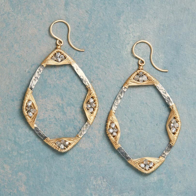 DIAMOND SHAPE GLASS AND METAL DANGEL EARRING