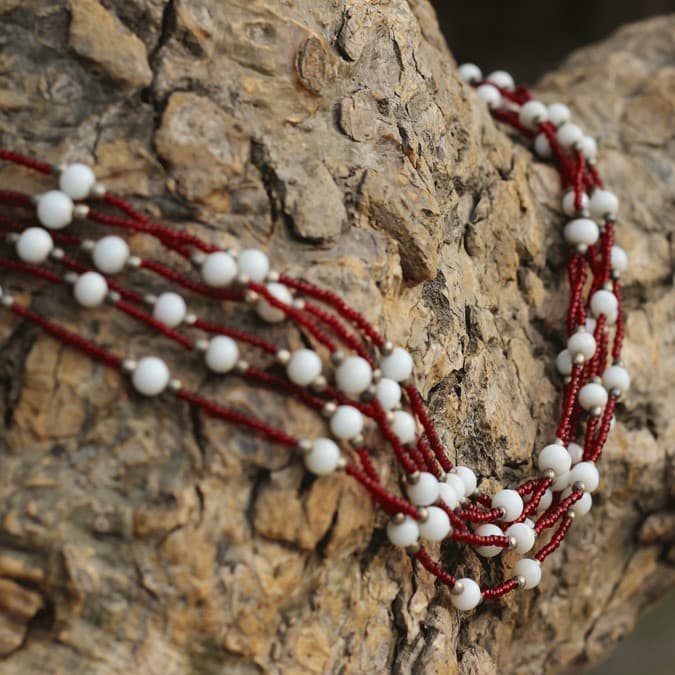 RED WHITE GLASS BEAD DESIGN NECKLACE