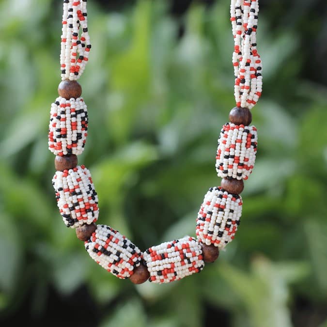 WHITE MULTI COLOR GLASS BEADED DESIGN NECKLACE
