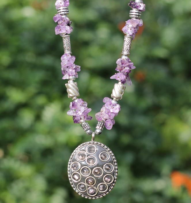 VOILET COLOR BEADS WITH METAL PENDANT DESIGN NECKLACE