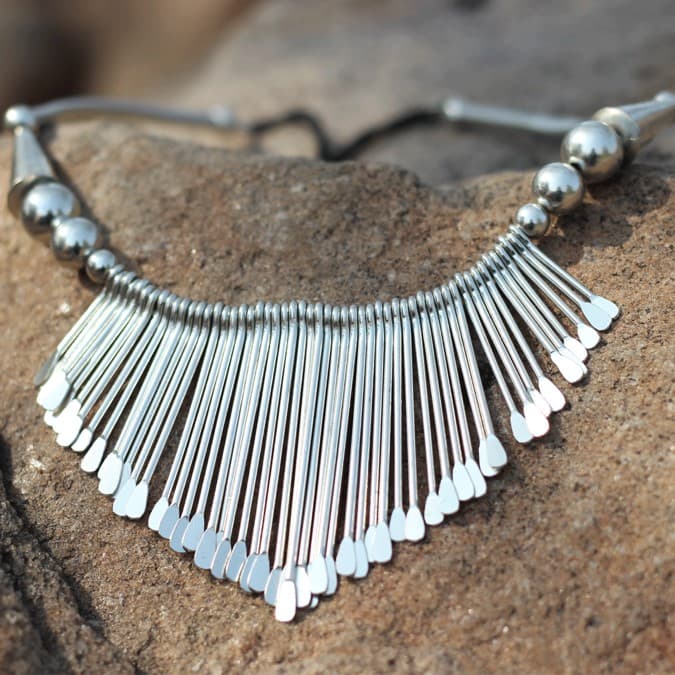 SILVER METAL HANGING DESIGN NECKLACE