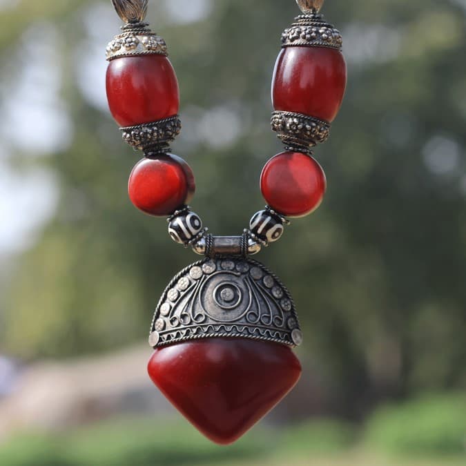 RED STONE WITH METAL DESIGN NECKLACE