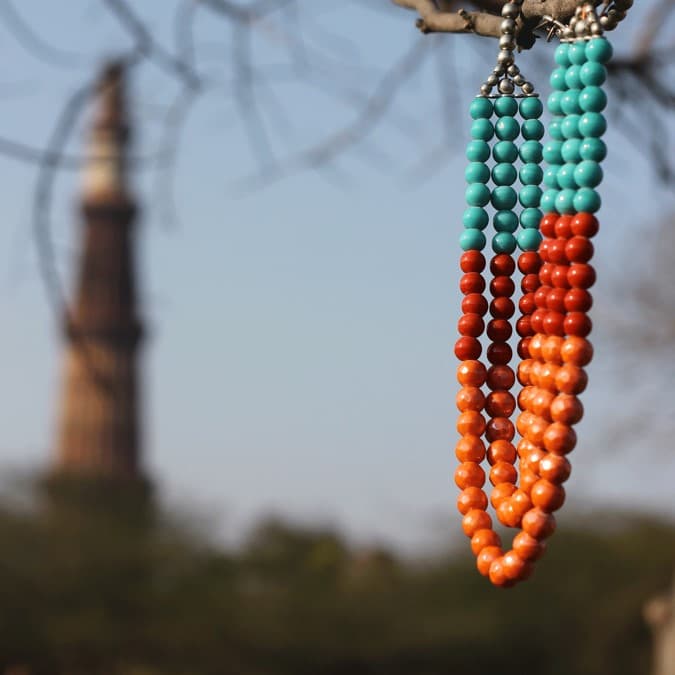 ROUND ACRYLIC BEADED DESIGN NECKLACE