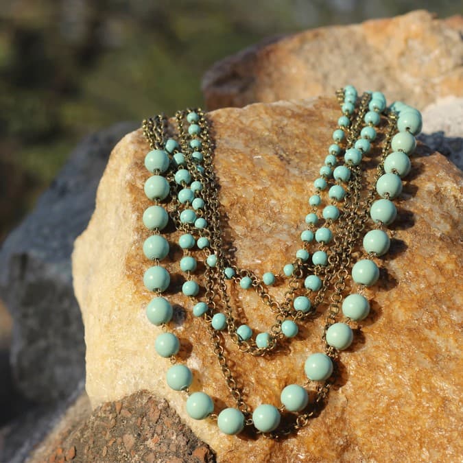 ACRYLIC TURQ BEAD WITH GOLD COLOR CHAIN DESIGN NECKLACE