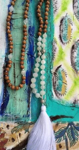 WOOD PASTEL GLASS BEADS WITH TASSEL DESIGN NECKLACE