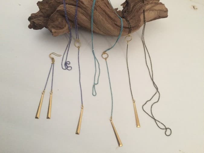 LONG NECKLACE WITH METAL PENDENT